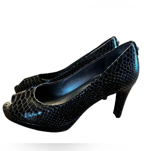 Stuart Weitzman black python embossed peep toe black heel in excellent condition - Picture 1 of 4